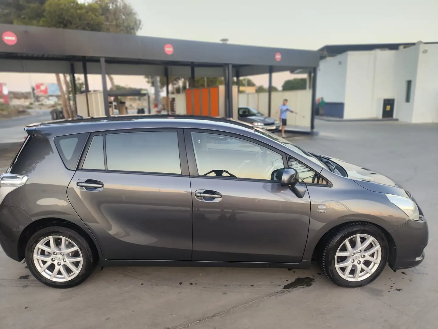 Toyota Verso 2.2 180 CV 7 plazas - 1