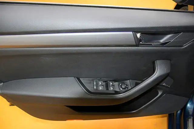 Skoda Superb view 10