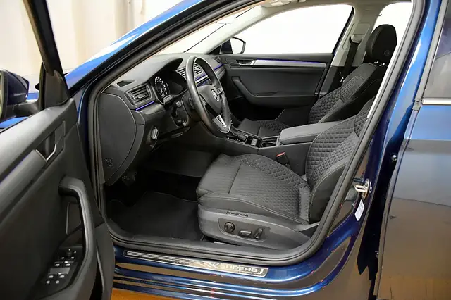Skoda Superb view 8