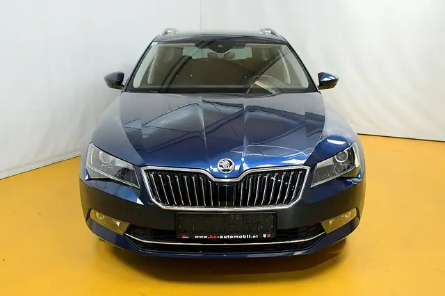 Skoda Superb view 7