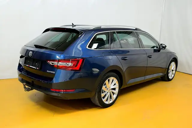 Skoda Superb view 3