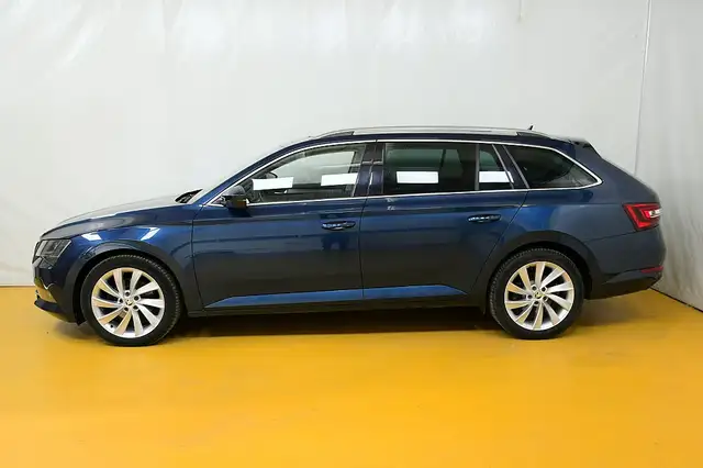 Skoda Superb view 6