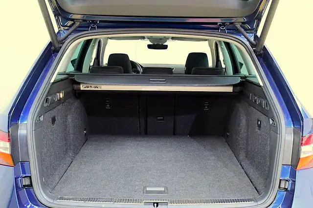 Skoda Superb view 24