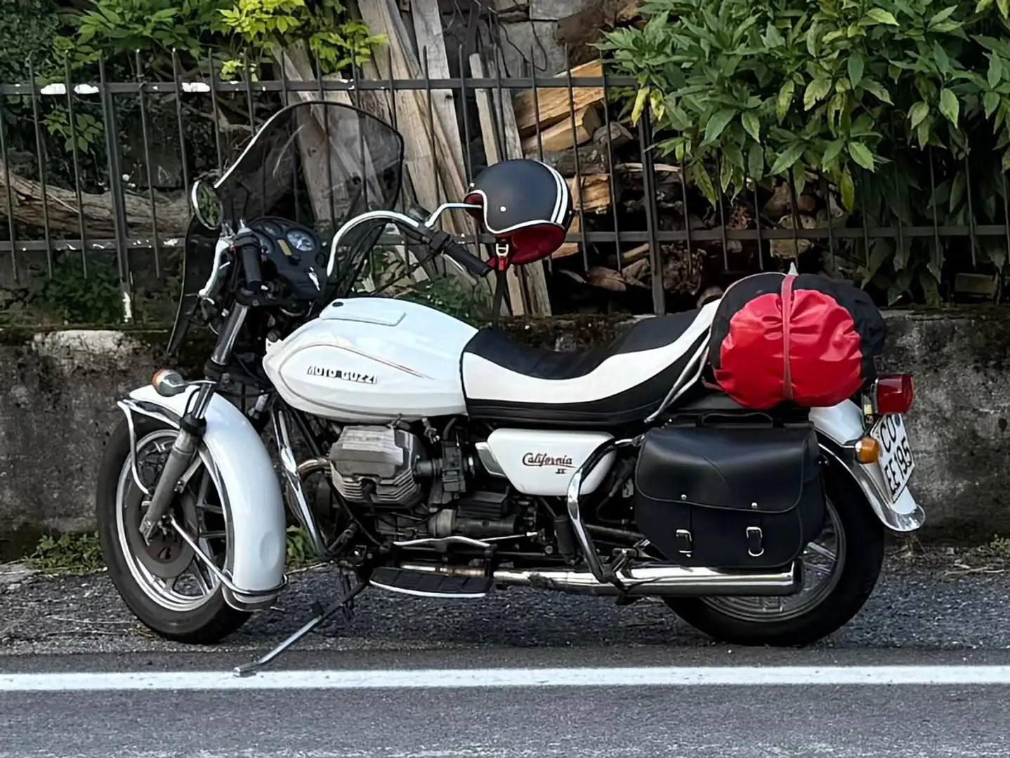 Moto Guzzi California White - 1