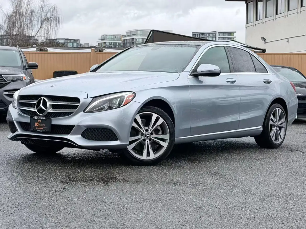 Mercedes-Benz C-Class снимка Mercedes-Benz C-Class