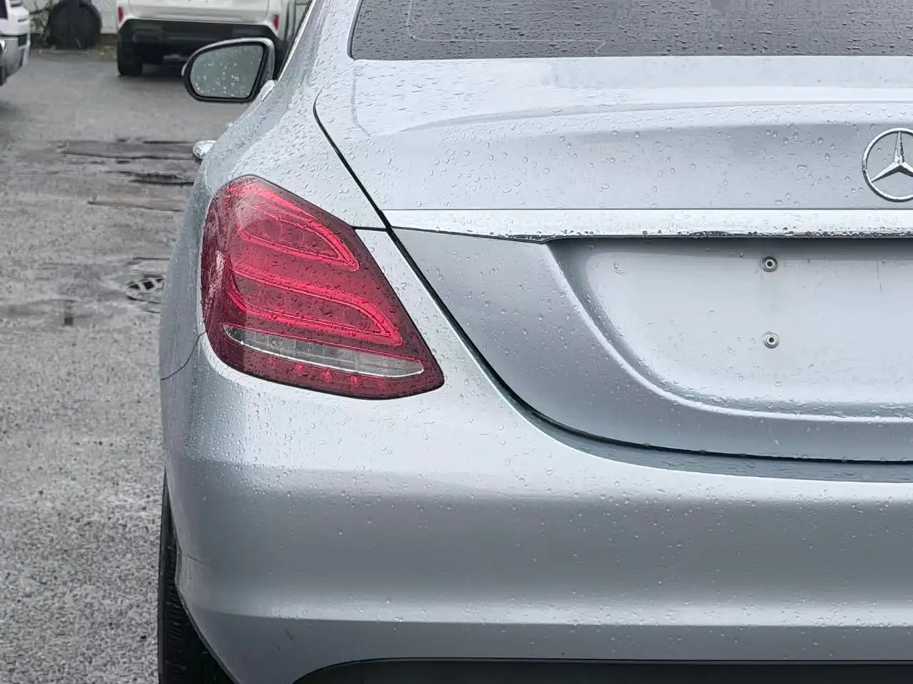 Mercedes-Benz C-Class снимка Mercedes-Benz C-Class