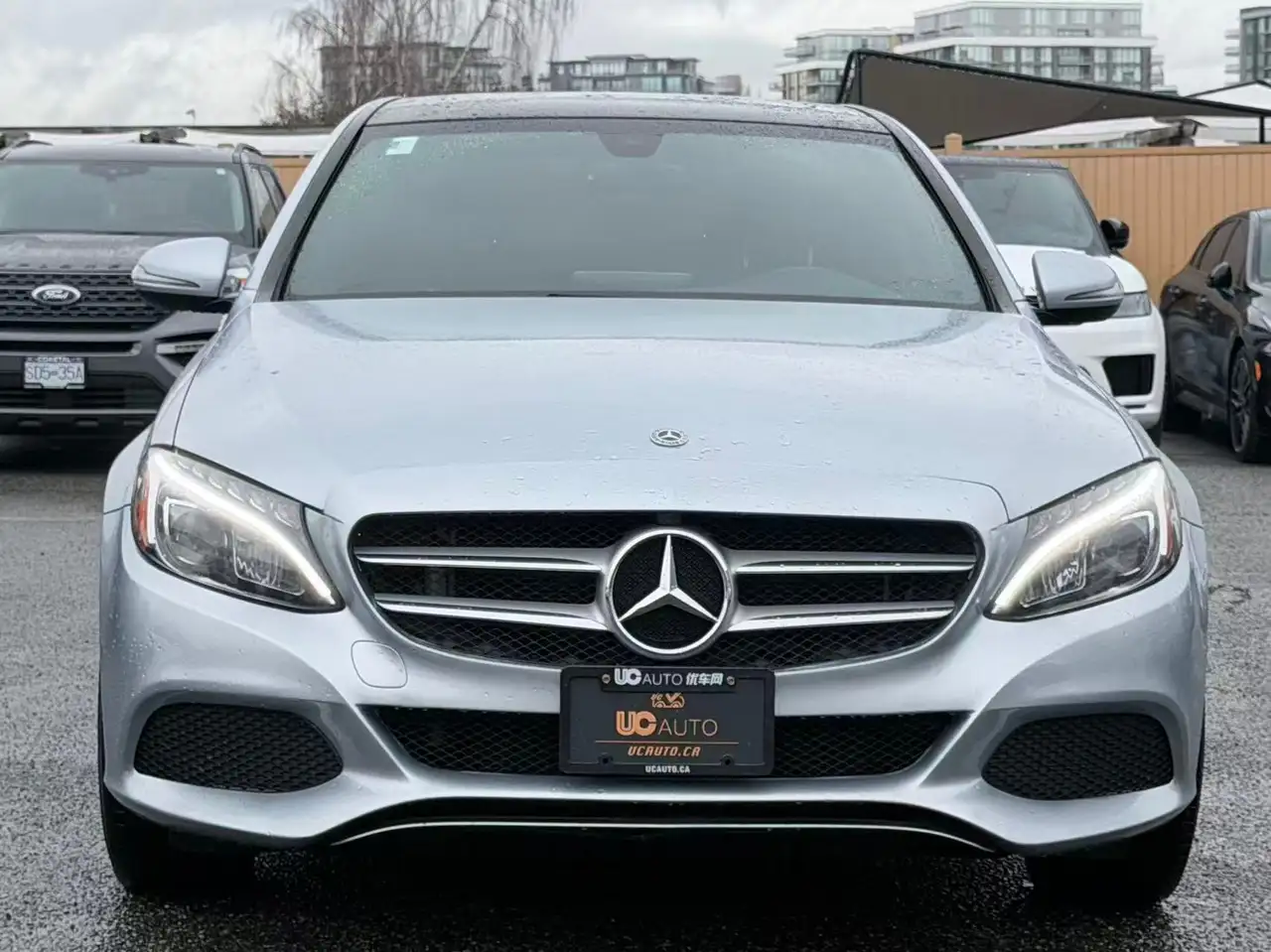 Mercedes-Benz C-Class снимка Mercedes-Benz C-Class