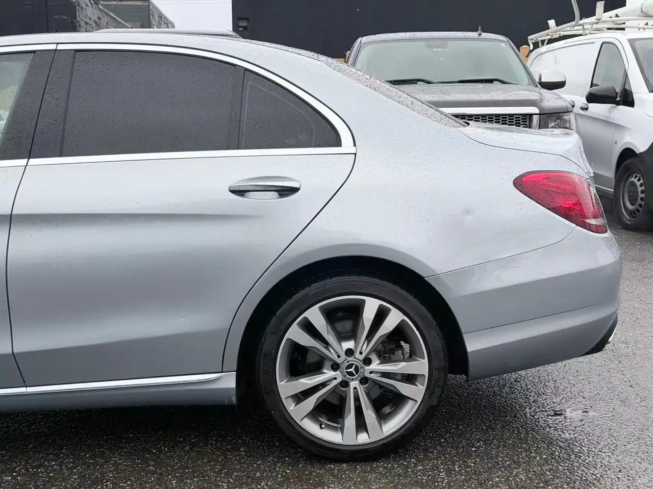 Mercedes-Benz C-Class снимка Mercedes-Benz C-Class