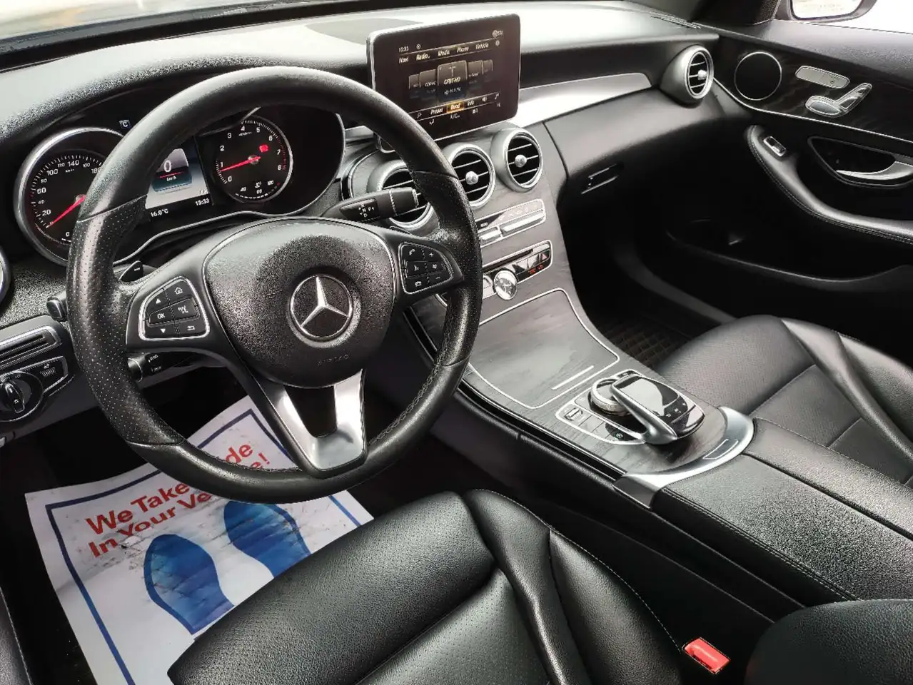 Mercedes-Benz C-Class снимка Mercedes-Benz C-Class