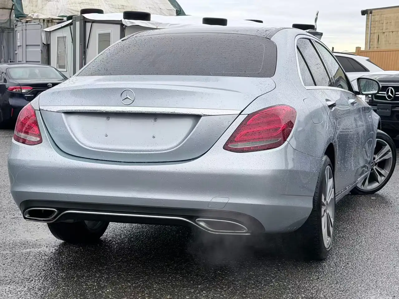 Mercedes-Benz C-Class снимка Mercedes-Benz C-Class