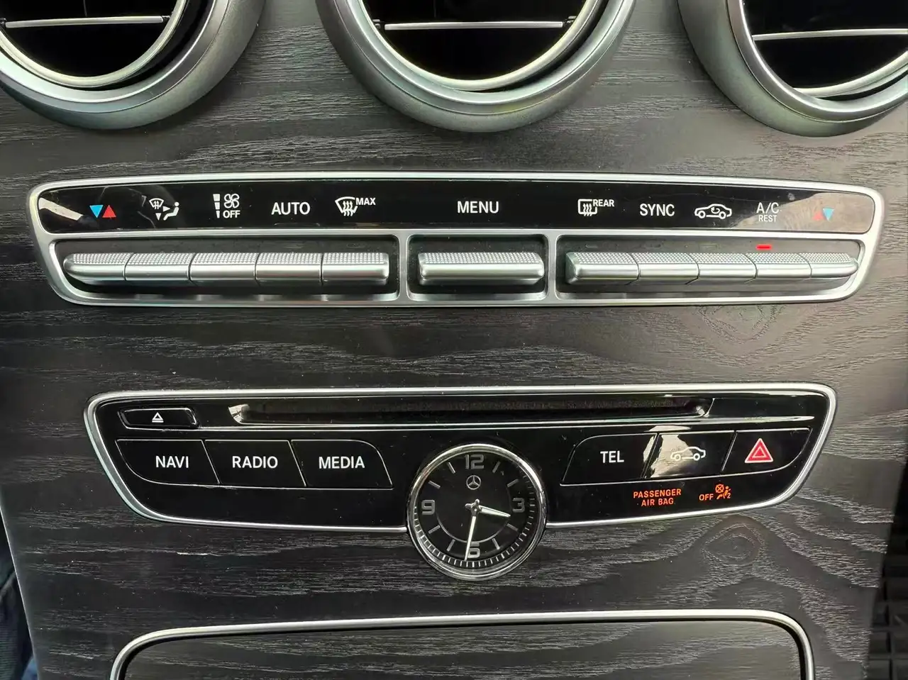 Mercedes-Benz C-Class снимка Mercedes-Benz C-Class