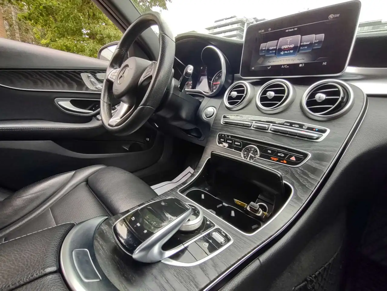 Mercedes-Benz C-Class снимка Mercedes-Benz C-Class