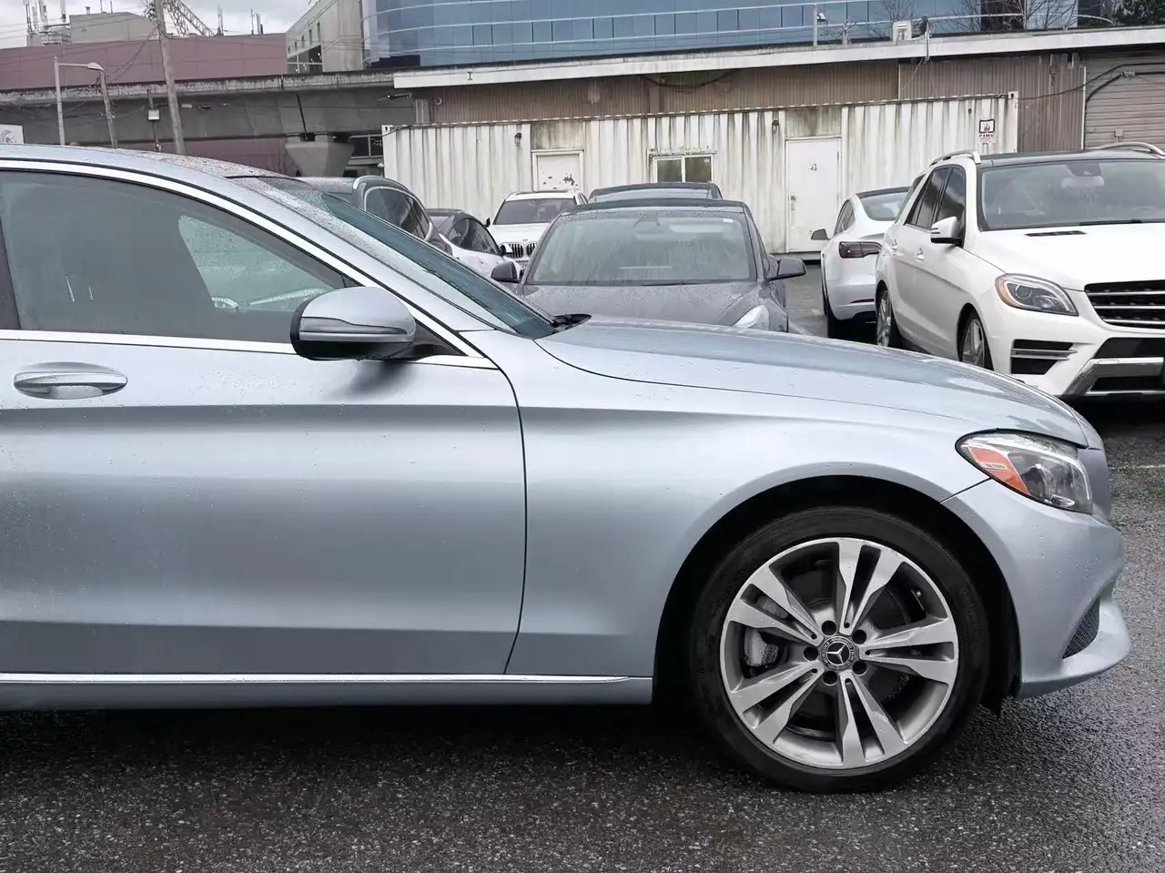 Mercedes-Benz C-Class снимка Mercedes-Benz C-Class