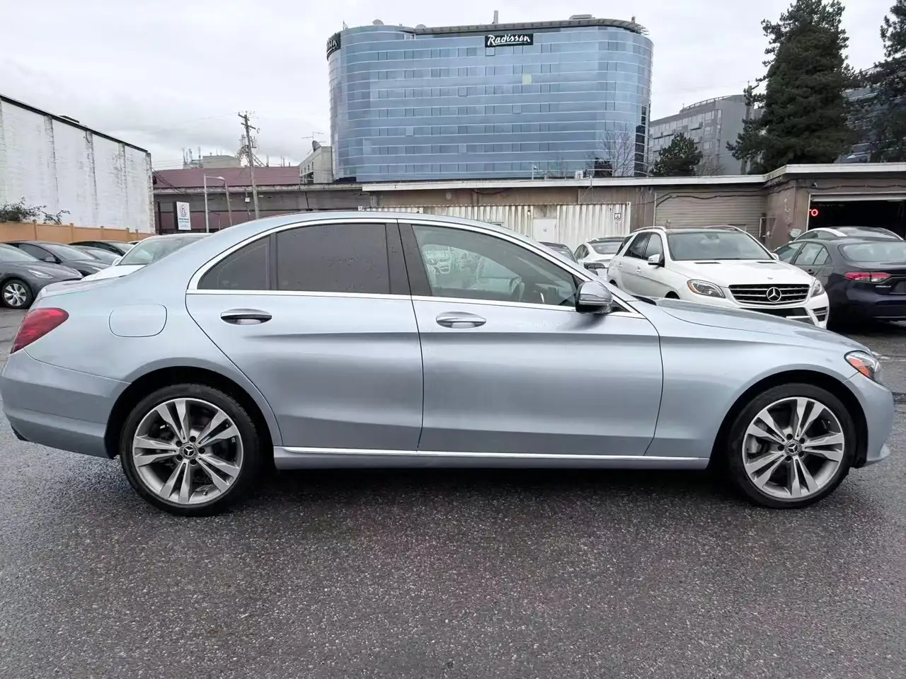 Mercedes-Benz C-Class снимка Mercedes-Benz C-Class
