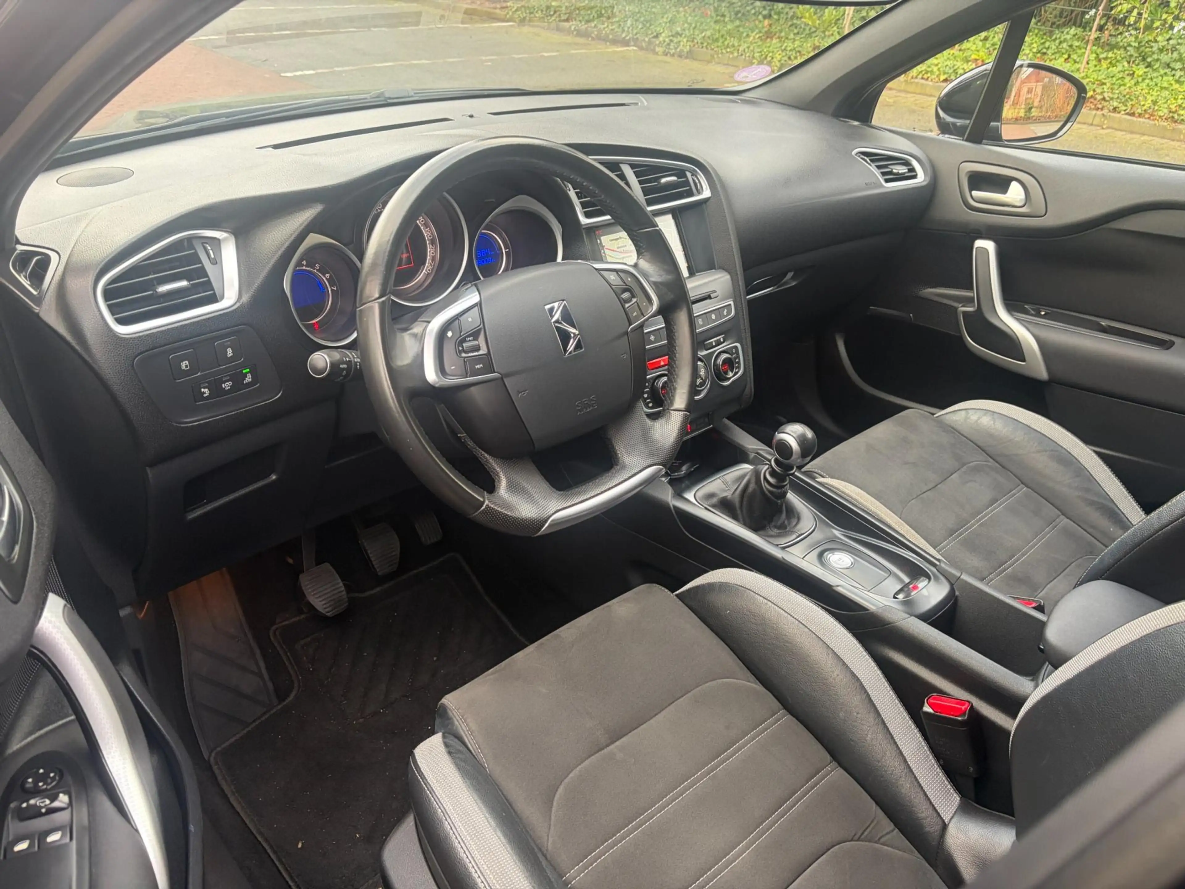 DS Automobiles DS 4 Crossback 1.2 PureTech Business / Navi / Trekhaak / LED — photo 12