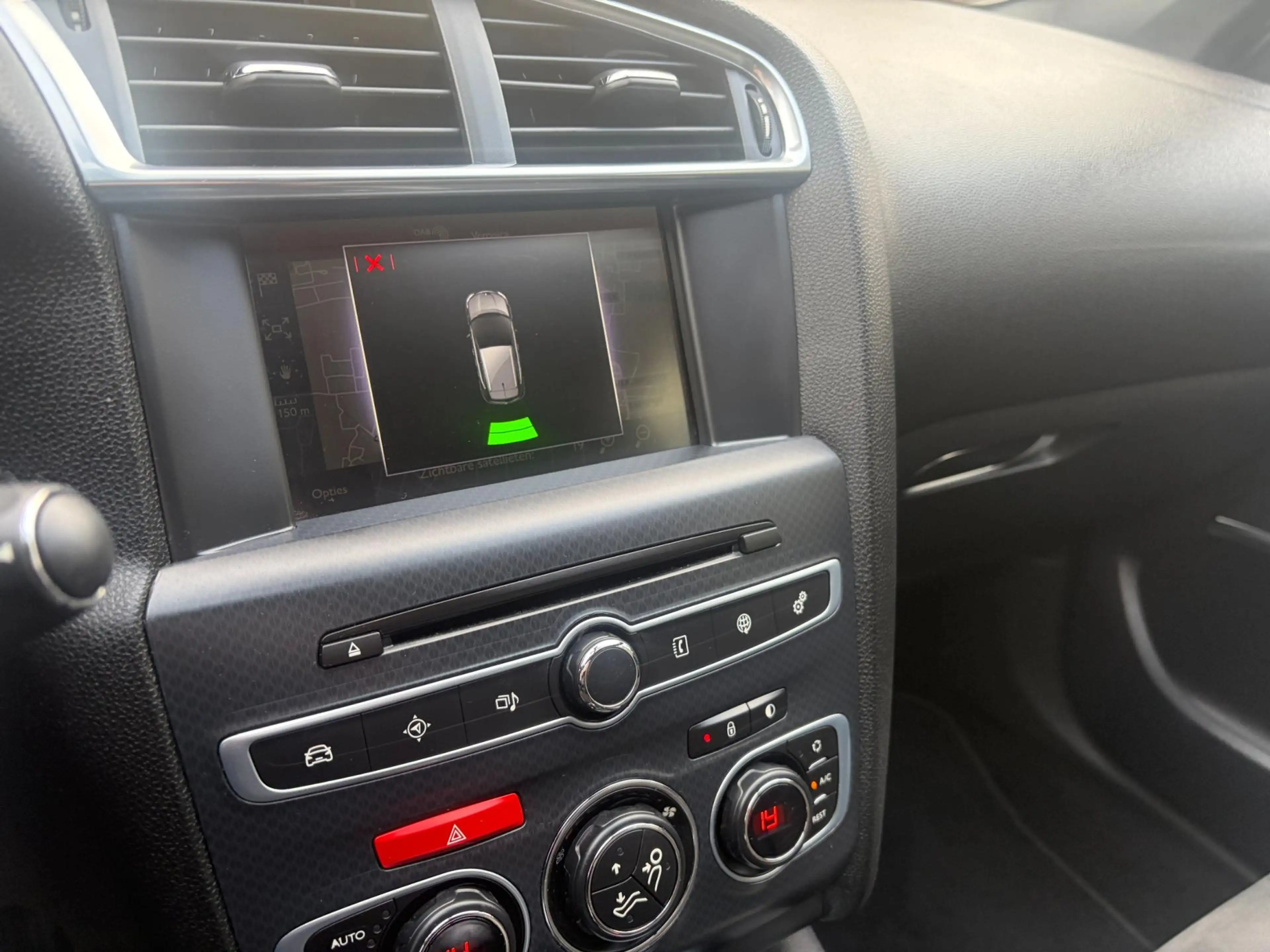 DS Automobiles DS 4 Crossback 1.2 PureTech Business / Navi / Trekhaak / LED — photo 15