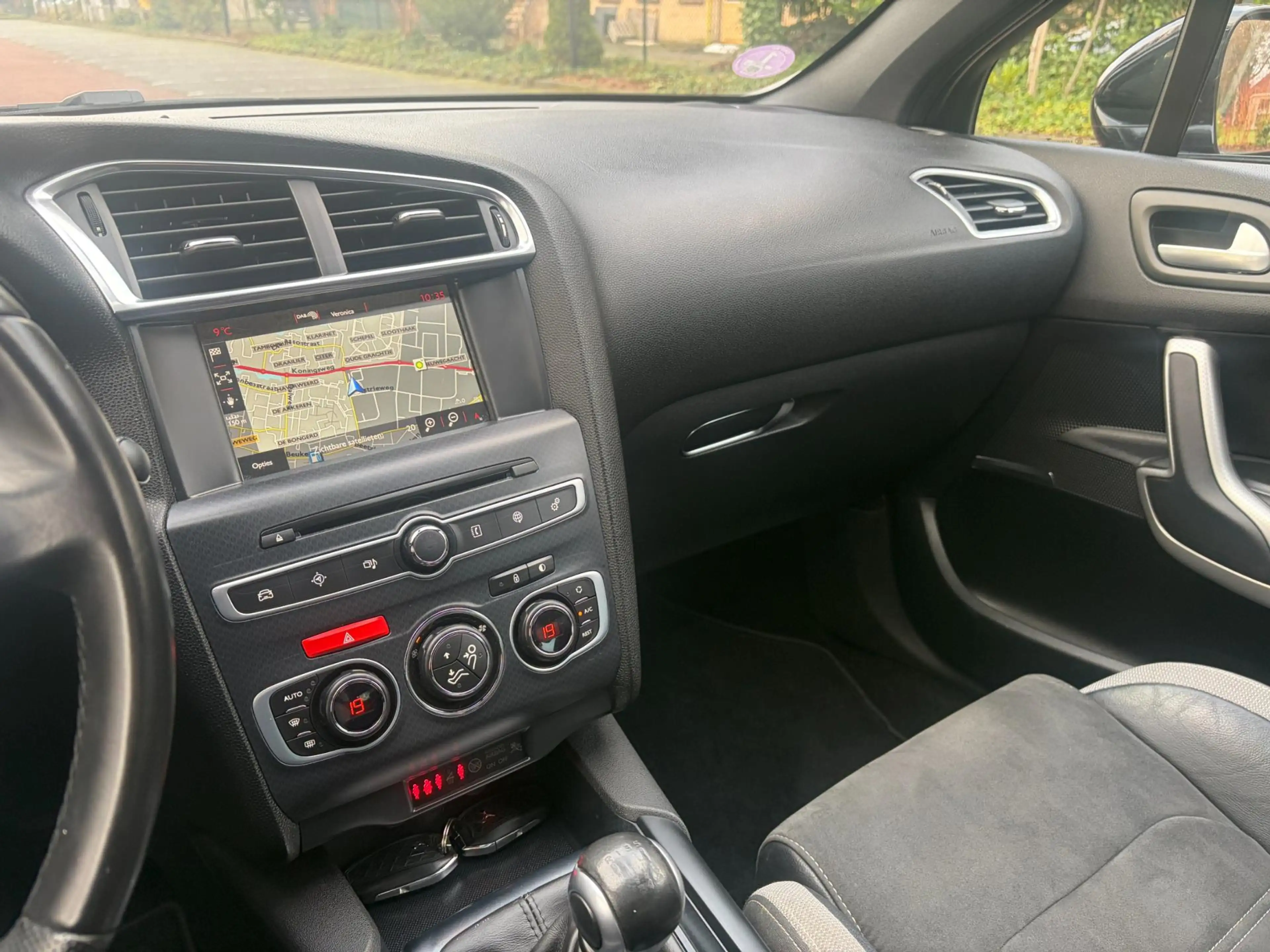 DS Automobiles DS 4 Crossback 1.2 PureTech Business / Navi / Trekhaak / LED — photo 14