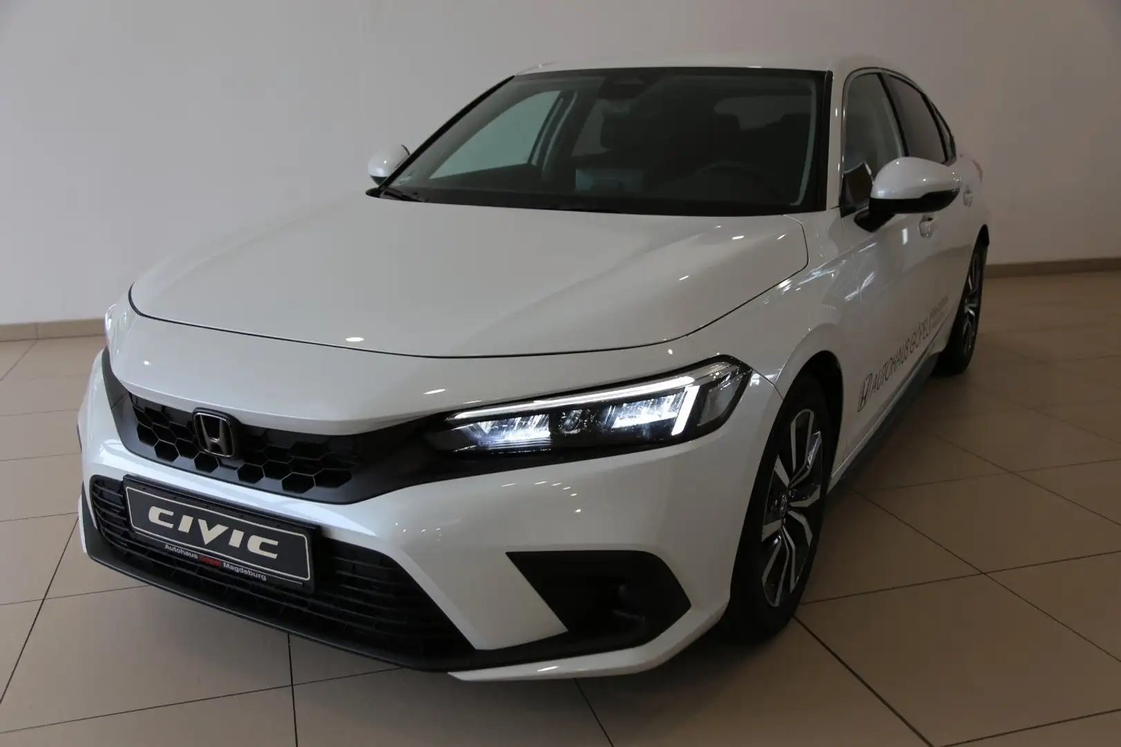 Honda Civic Elegance Black Emblem, Heckspoiler SHZ RFK White - 1