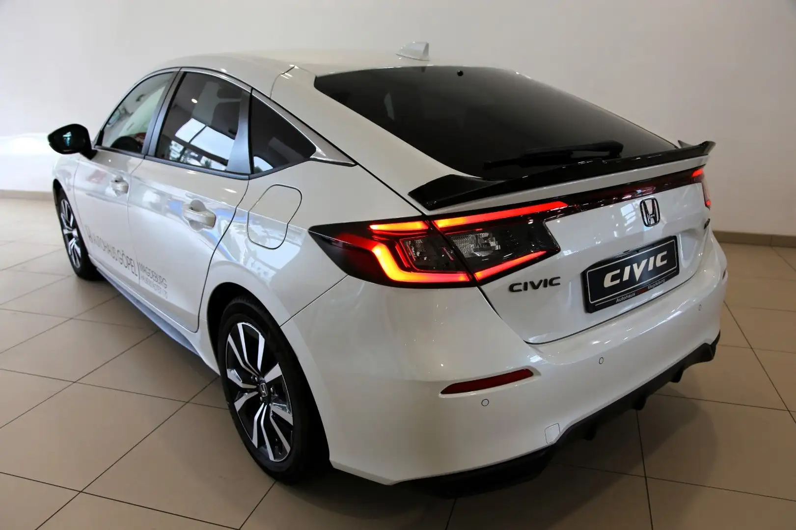 Honda Civic Elegance Black Emblem, Heckspoiler SHZ RFK White - 2