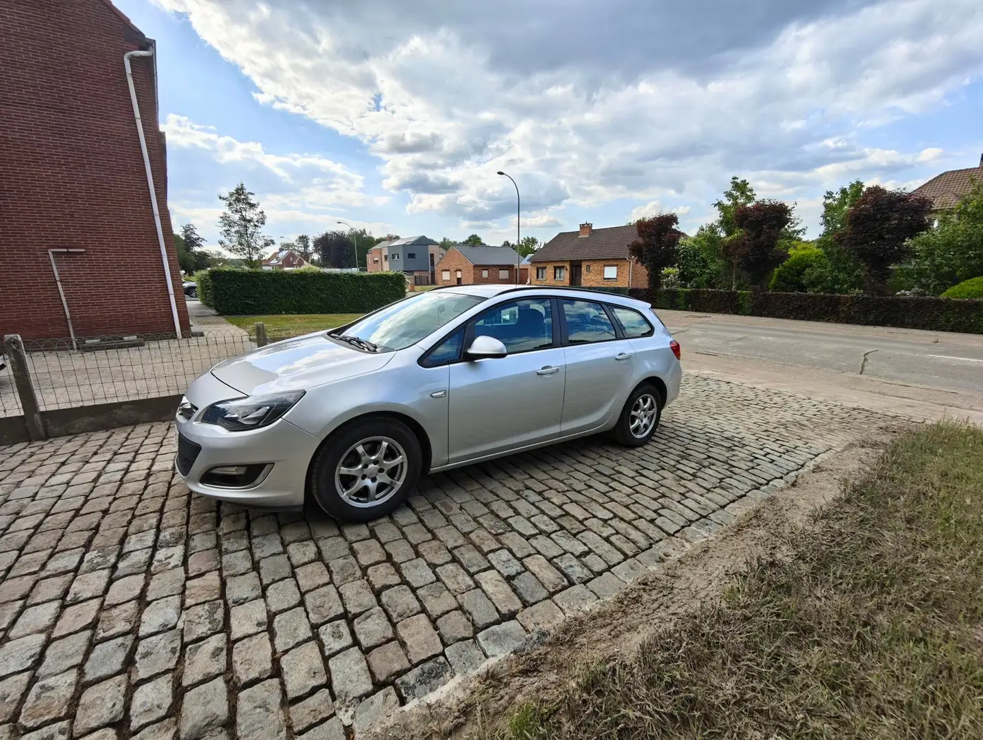 Opel Astra Astra 1.7 CDTI DPF Sports Tourer Active Zilver - 1