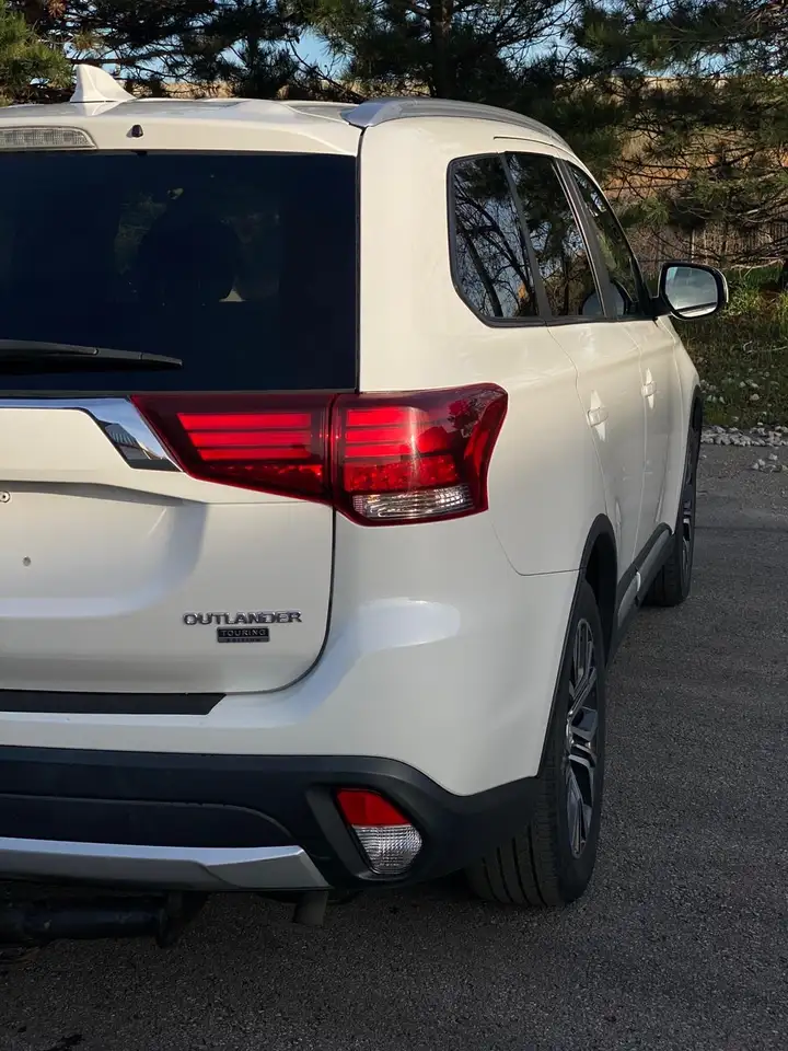 Mitsubishi Outlander снимка Mitsubishi Outlander