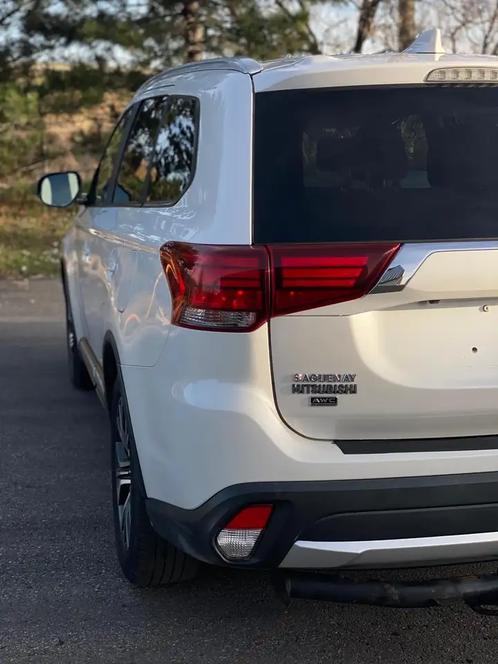 Mitsubishi Outlander снимка Mitsubishi Outlander