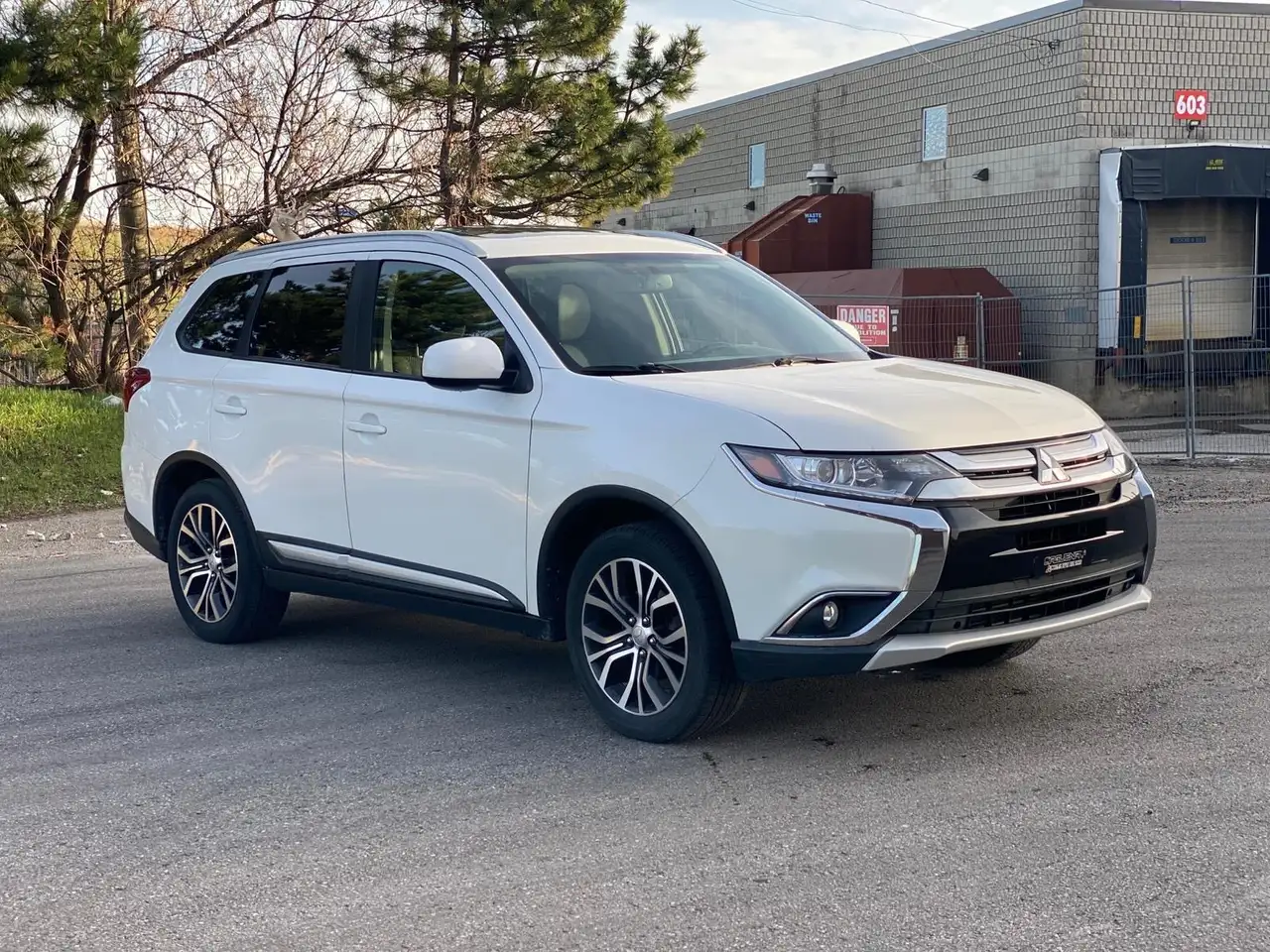 Mitsubishi Outlander снимка Mitsubishi Outlander