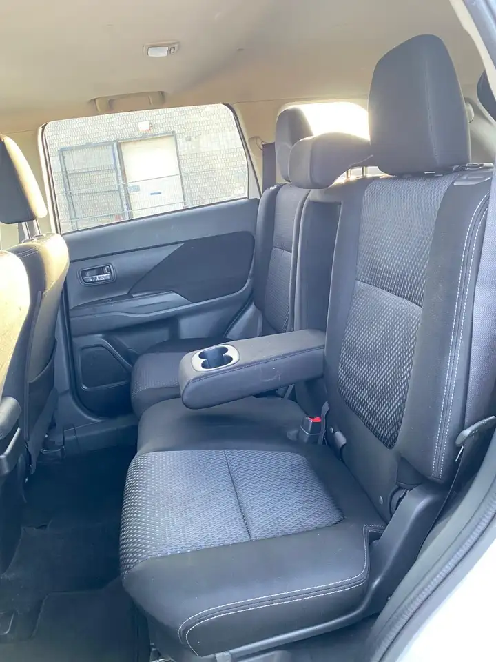 Mitsubishi Outlander снимка Mitsubishi Outlander
