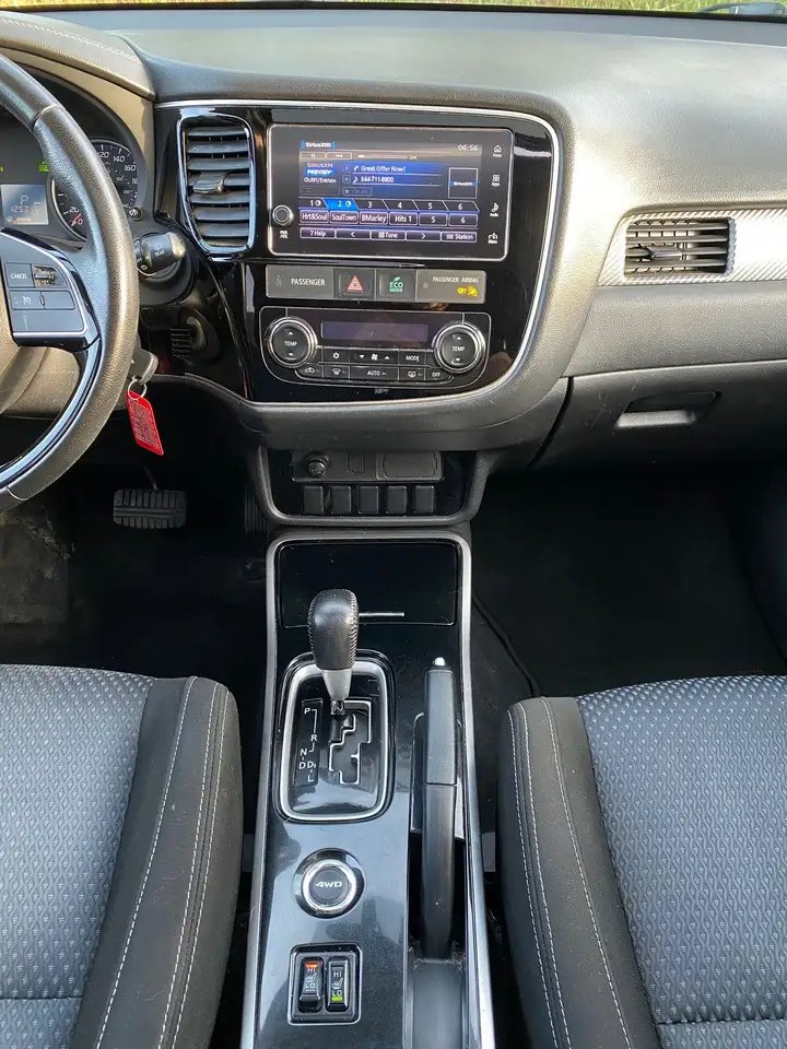 Mitsubishi Outlander снимка Mitsubishi Outlander