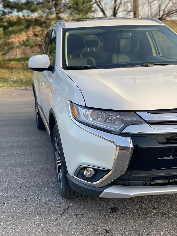 Mitsubishi Outlander снимка Mitsubishi Outlander