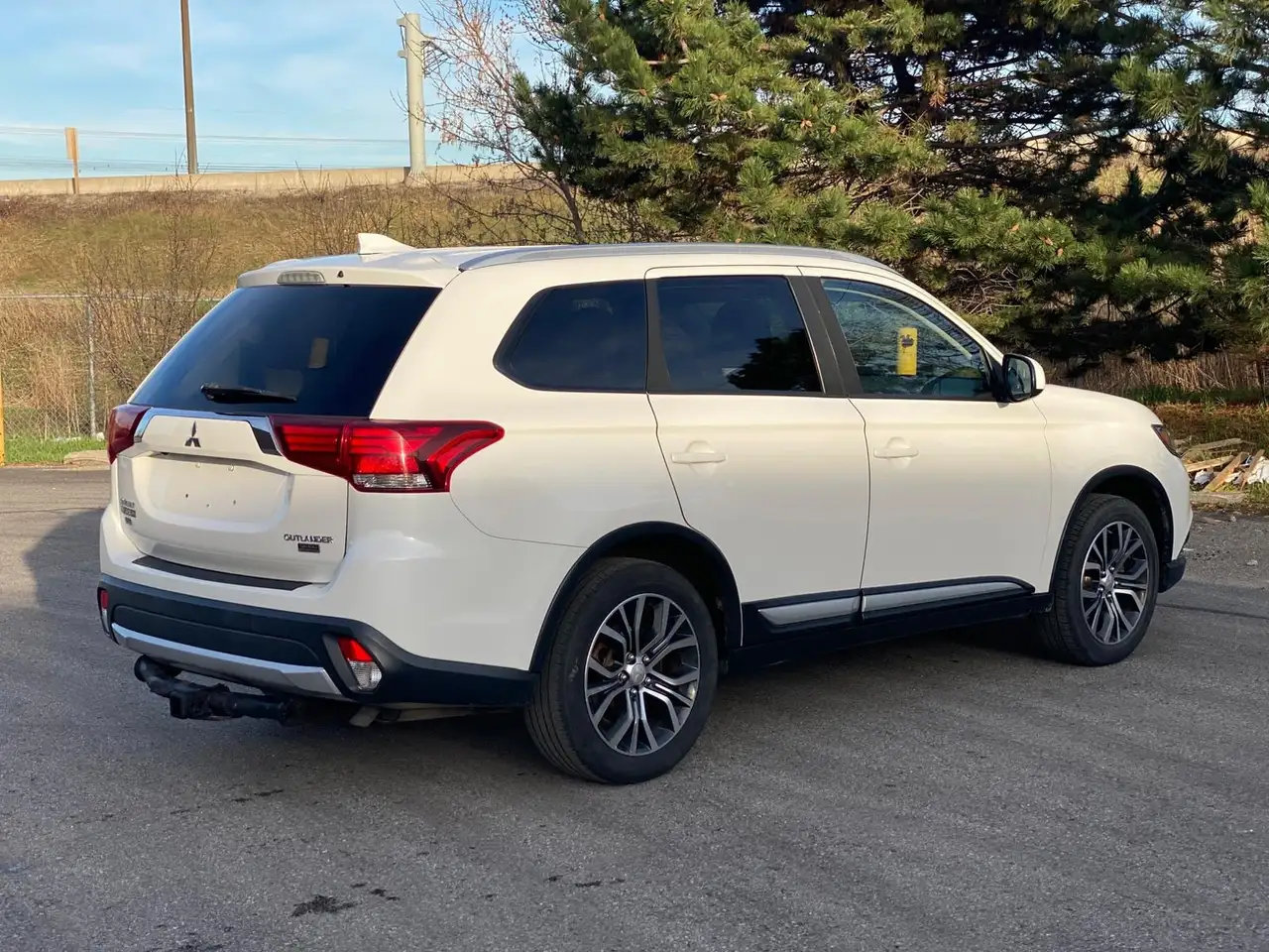 Mitsubishi Outlander снимка Mitsubishi Outlander