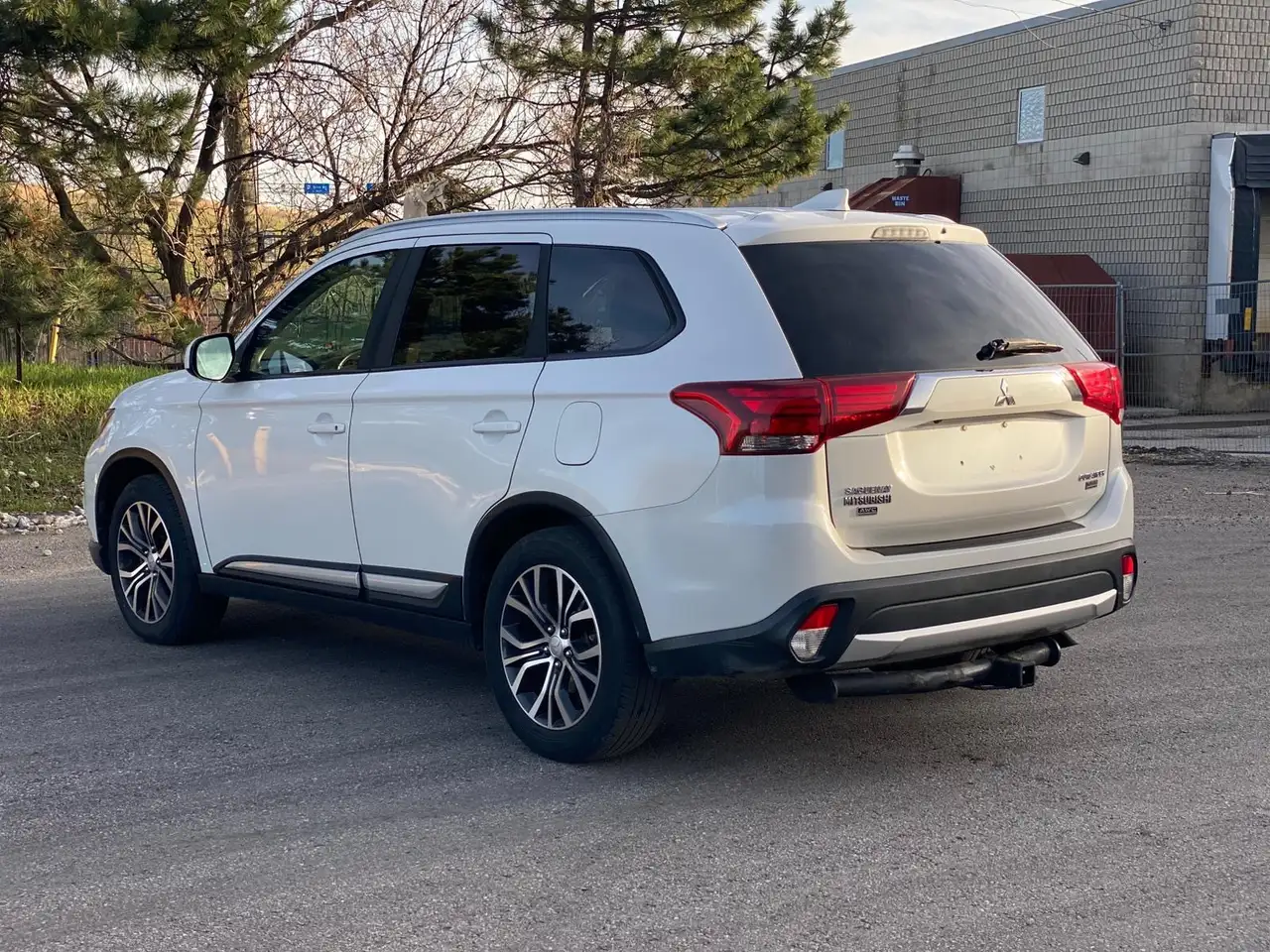 Mitsubishi Outlander снимка Mitsubishi Outlander