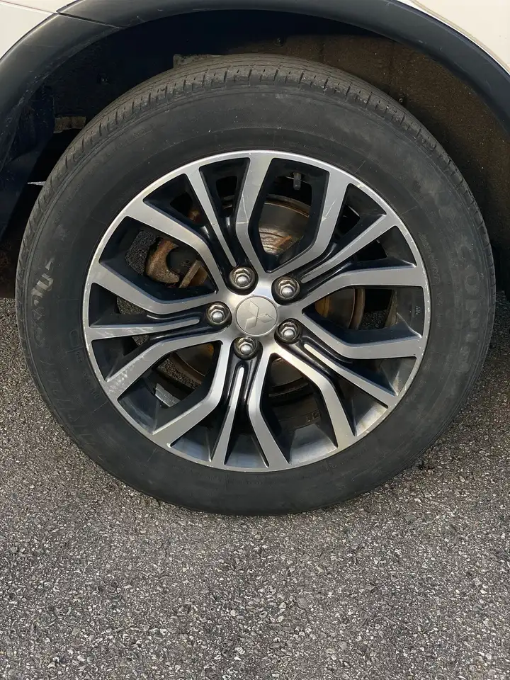 Mitsubishi Outlander снимка Mitsubishi Outlander