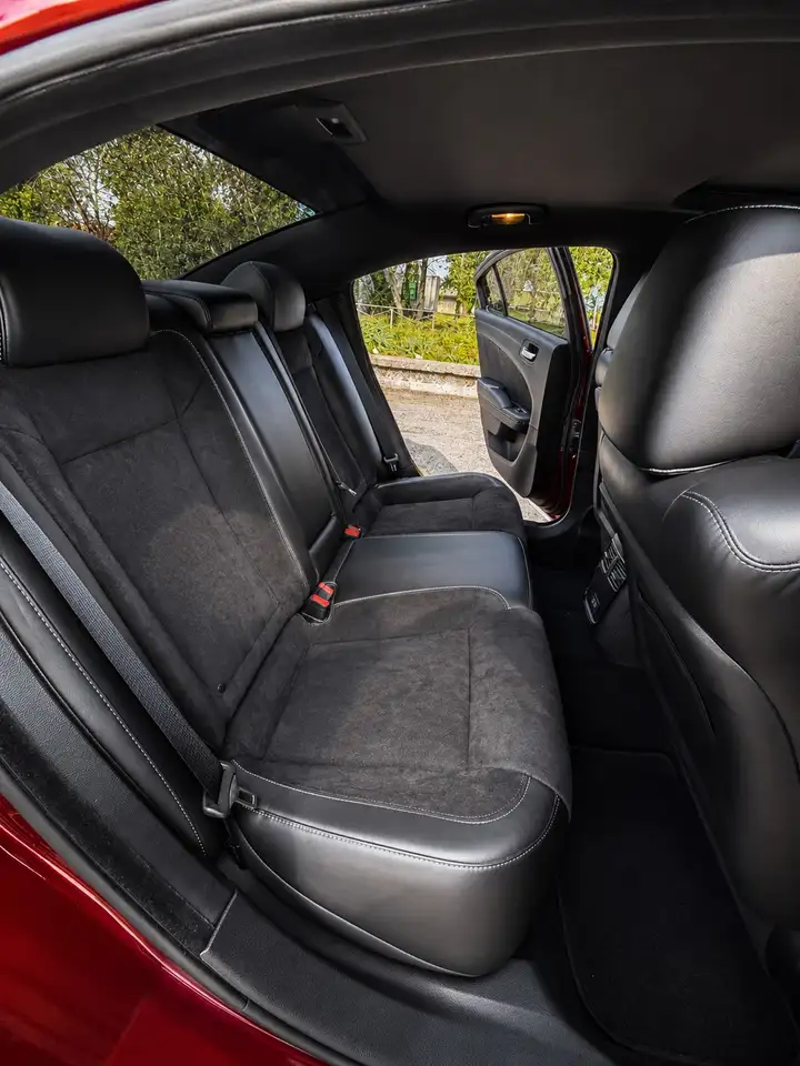 Dodge Charger 2023 — фото 10