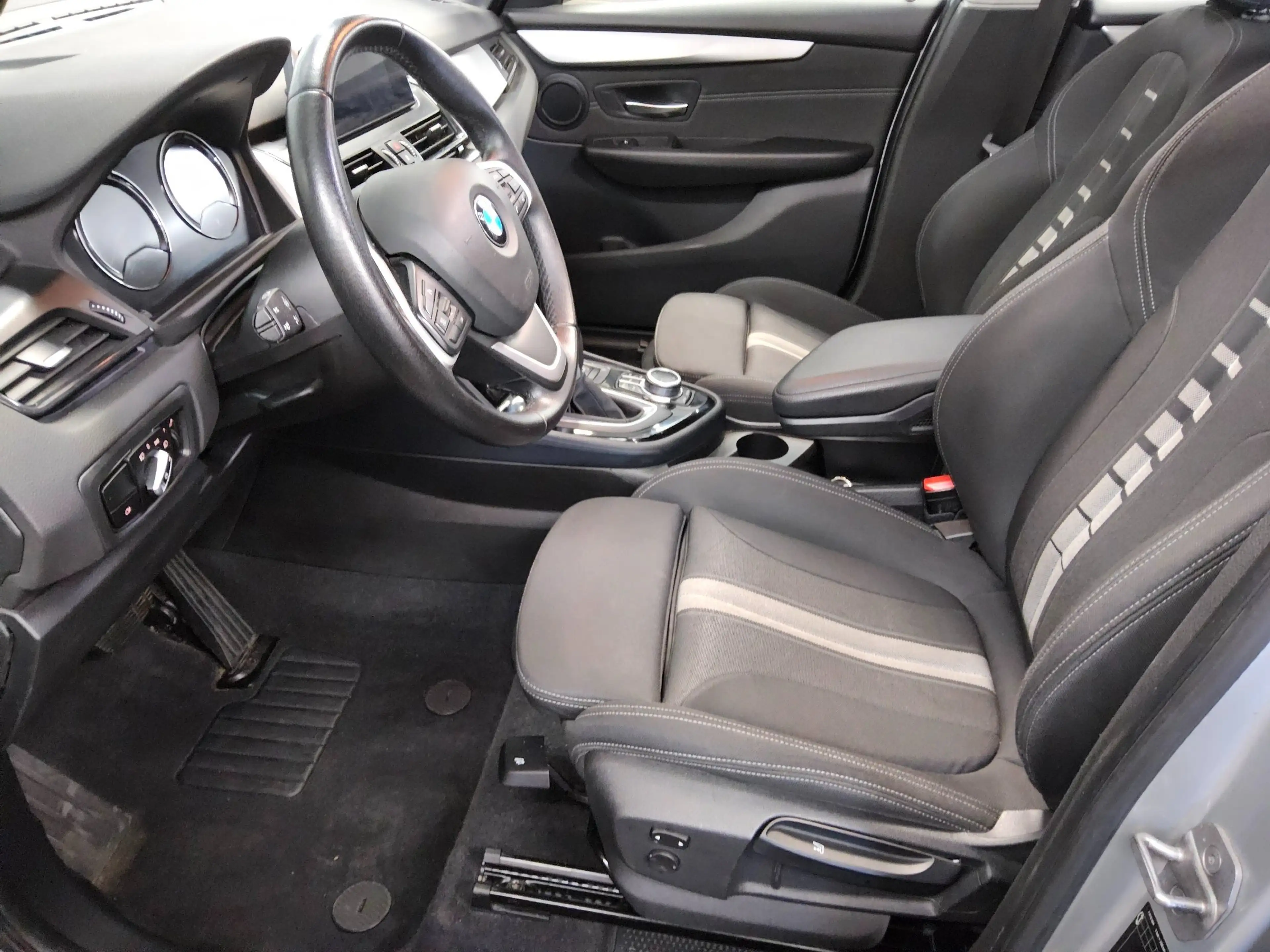 BMW 225 Active Tourer Advantage Navi LED Pano Shz — photo 8