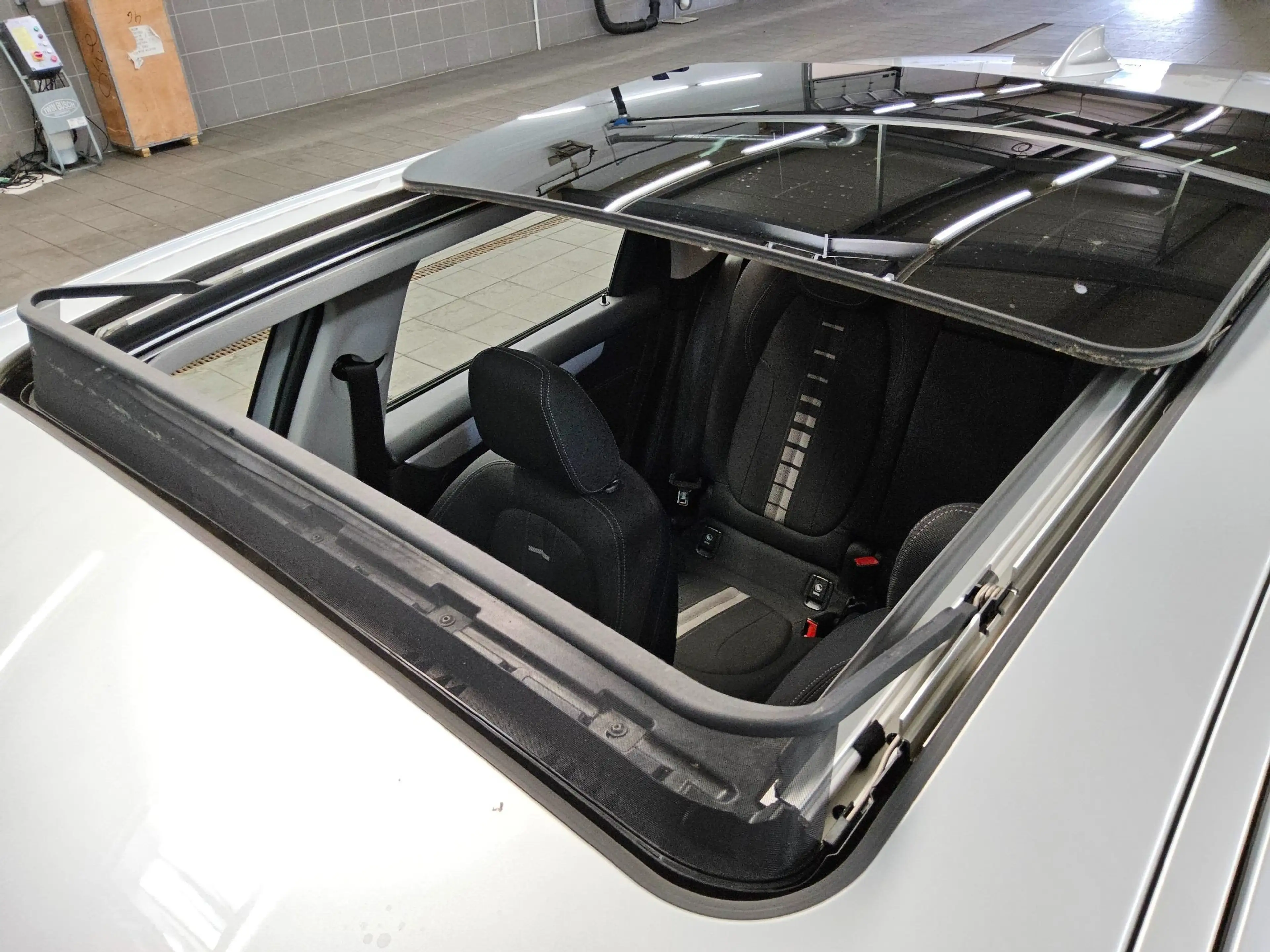 BMW 225 Active Tourer Advantage Navi LED Pano Shz — photo 11