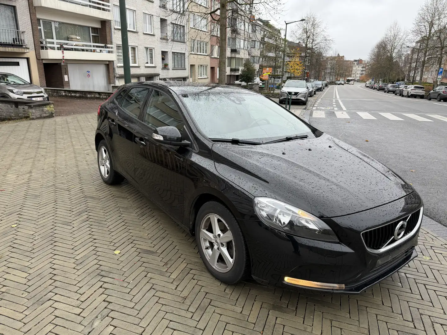 Volvo V40 2.0 D2 Momentum - 1