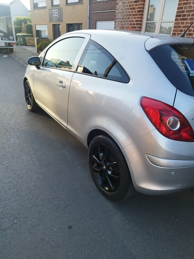 Opel Corsa 3p 1.2 Enjoy c/radio - 2