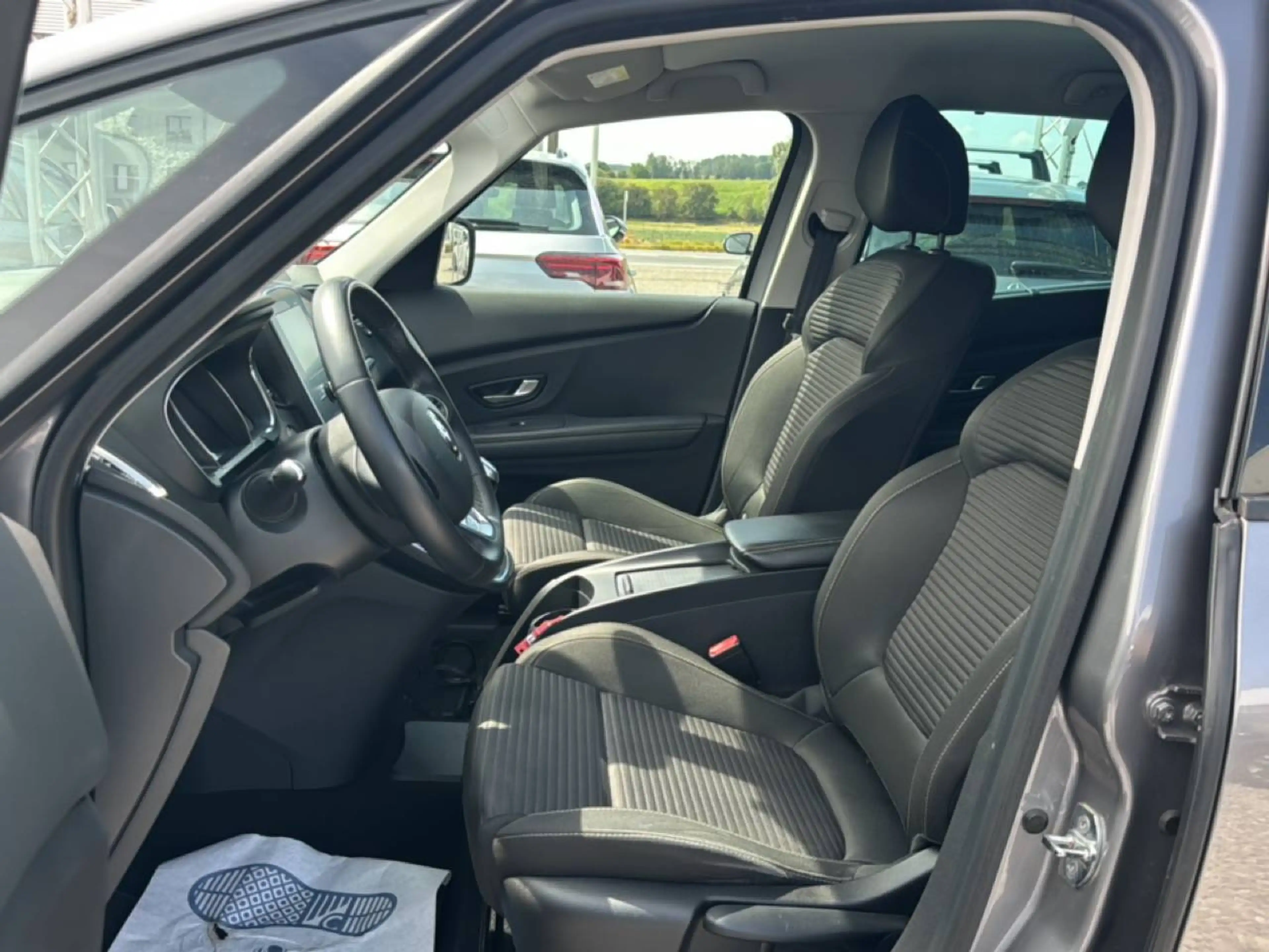 Renault Grand Scenic Grand Scénic 1.33 TCe Equilibre GPF — photo 6