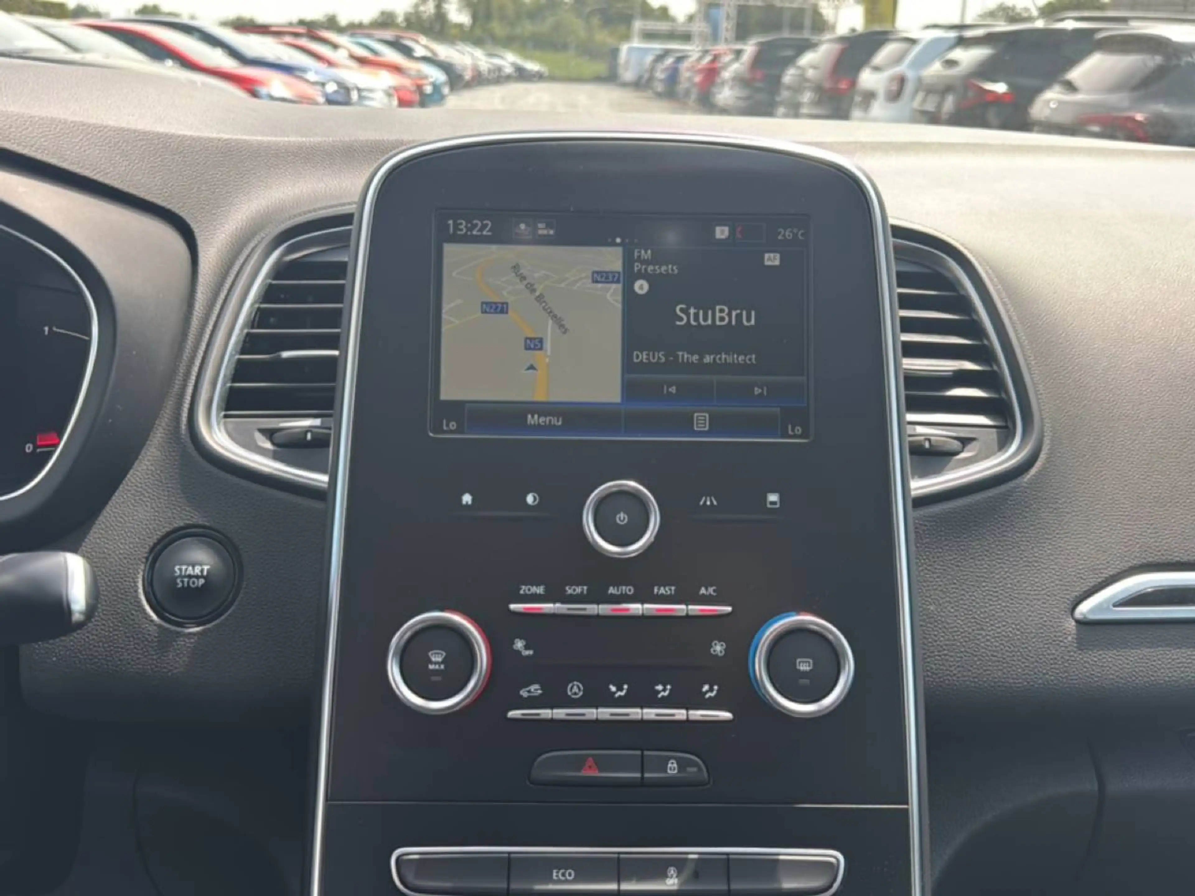 Renault Grand Scenic Grand Scénic 1.33 TCe Equilibre GPF — photo 10