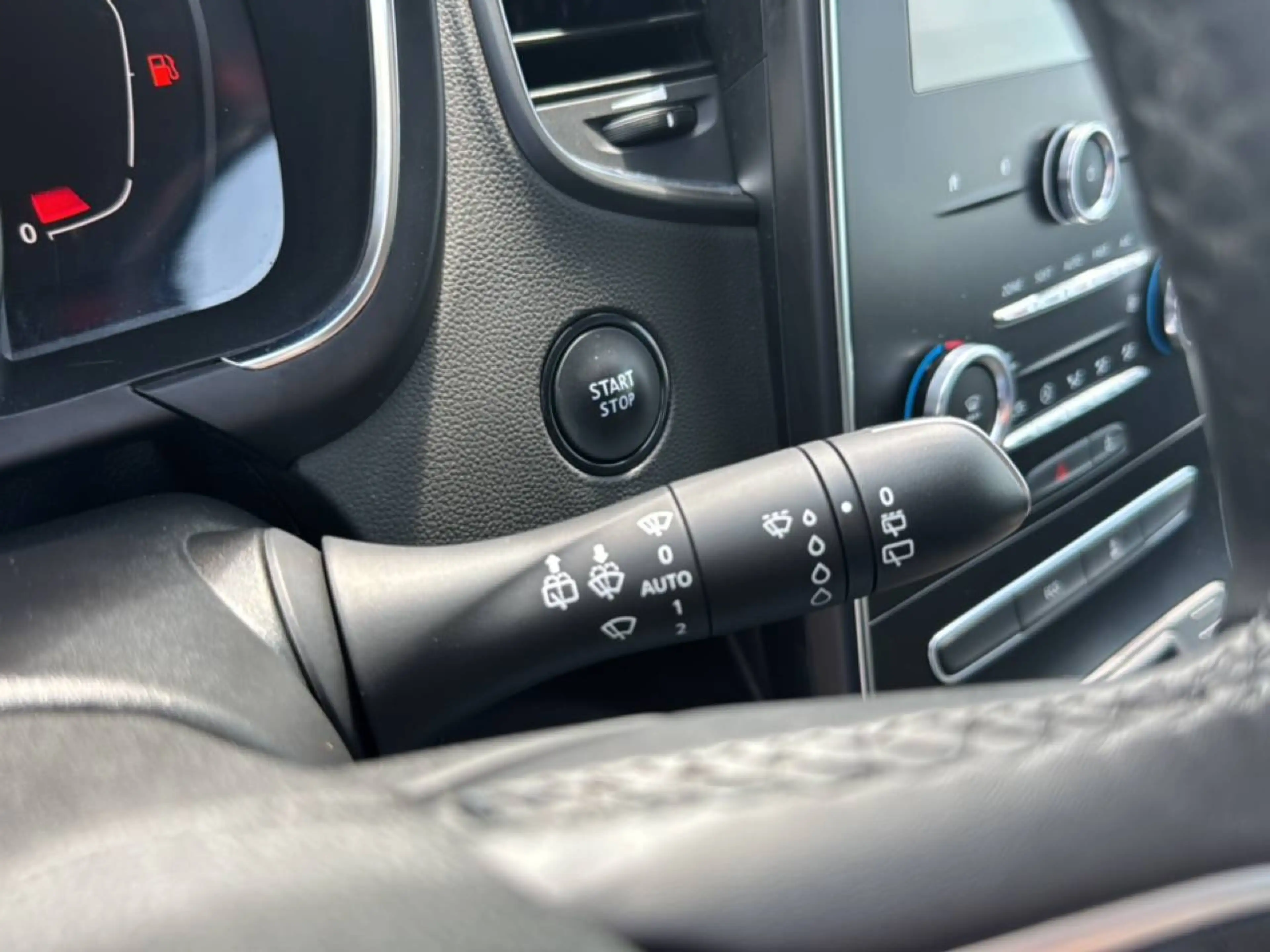 Renault Grand Scenic Grand Scénic 1.33 TCe Equilibre GPF — photo 9