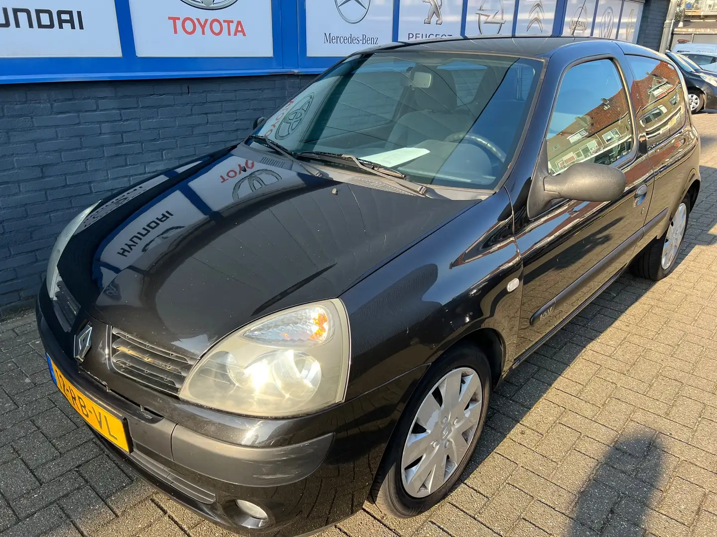 Renault Clio 1.2-16V Authentique Comfort 2005 169000km NWE.APK Schwarz - 2