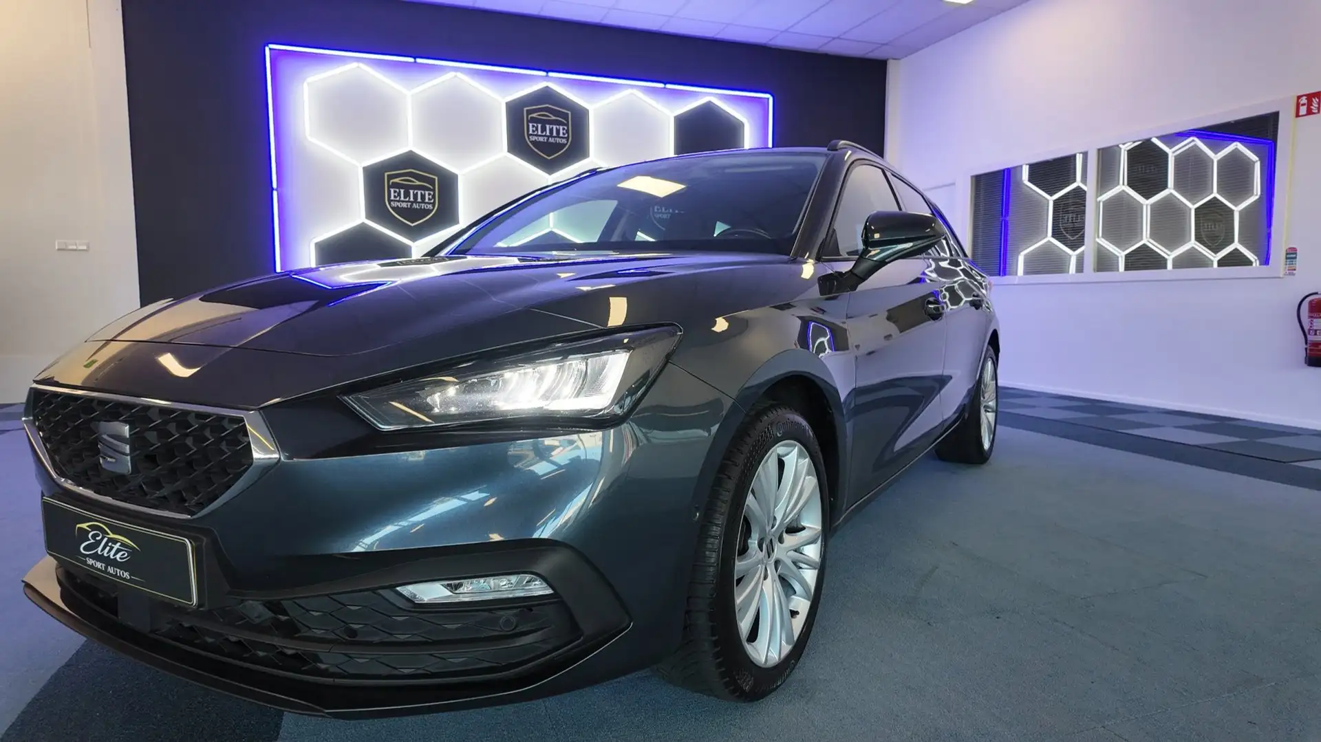 SEAT Leon Sportstourer 1.0 TSI Style Business Intense Gris - 2