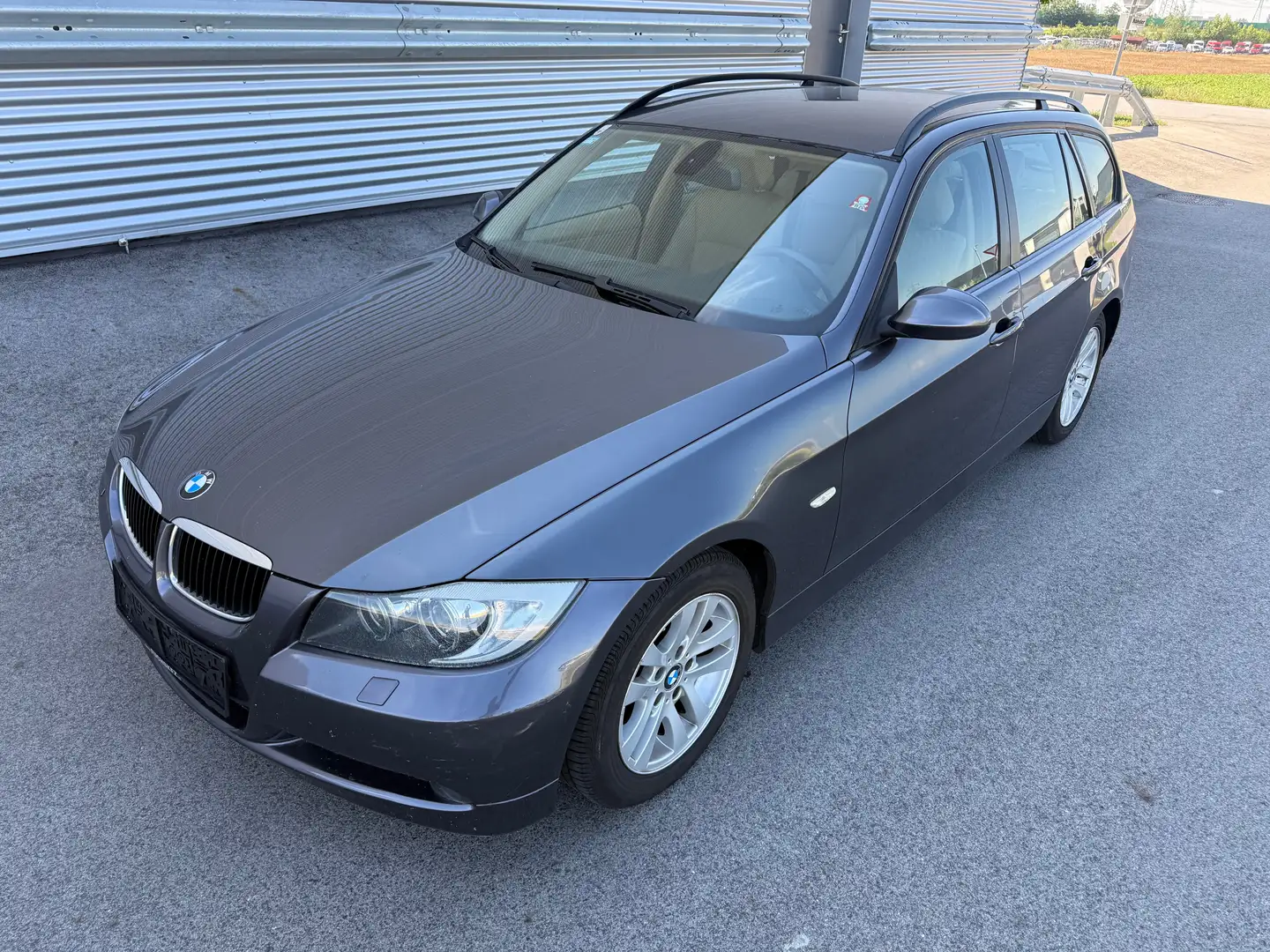 BMW 320 i Touring Österreich-Paket Aut. ID:4 Grau - 1