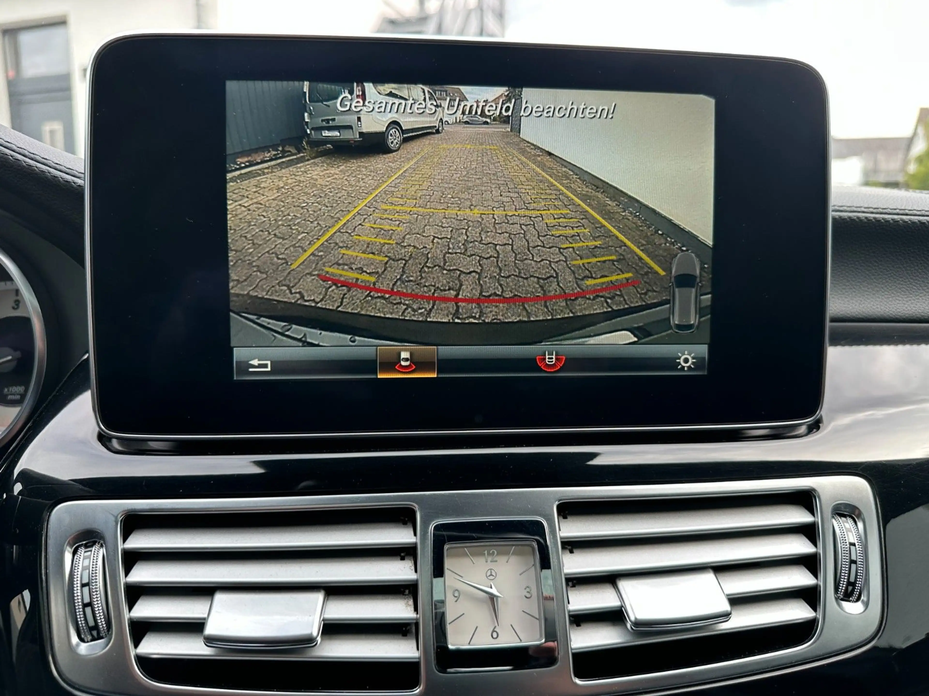 Mercedes-Benz CLS CLS 350d Shooting Brake 4Matic AMG Leder eSD LED — photo 6