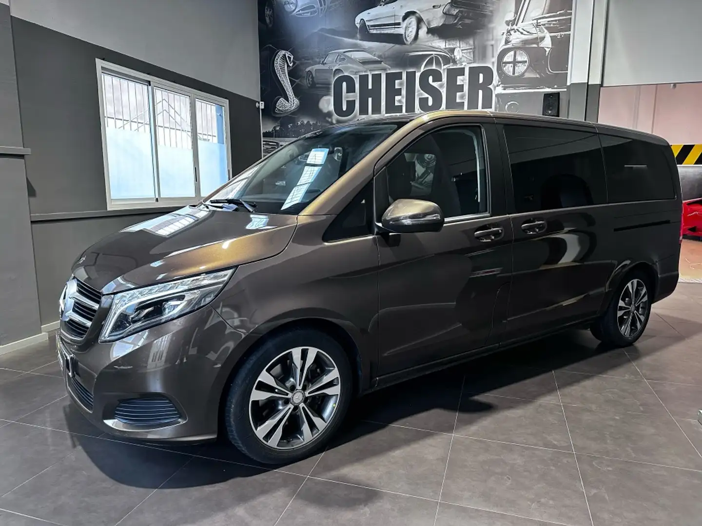 Mercedes-Benz V 220 220d Largo Avantgarde 7G Tronic Marrón - 2