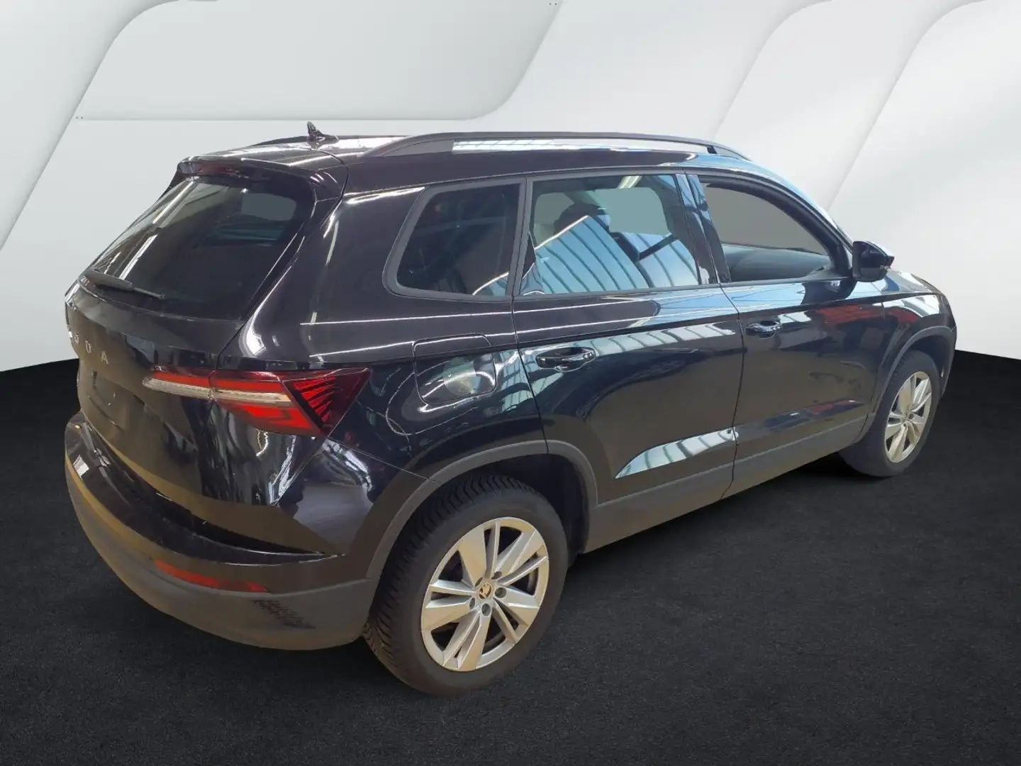 Skoda Karoq 1.5 SELECTION CAM ACC E-KLAPPE NAVI LM17 Zwart - 2