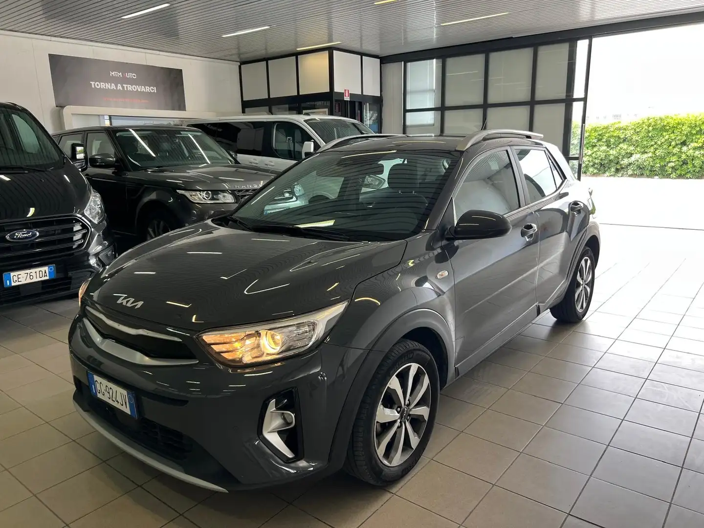 Kia Stonic 1.2 BENZINA Dpi Style 84cv KM 39.000 Grigio - 1