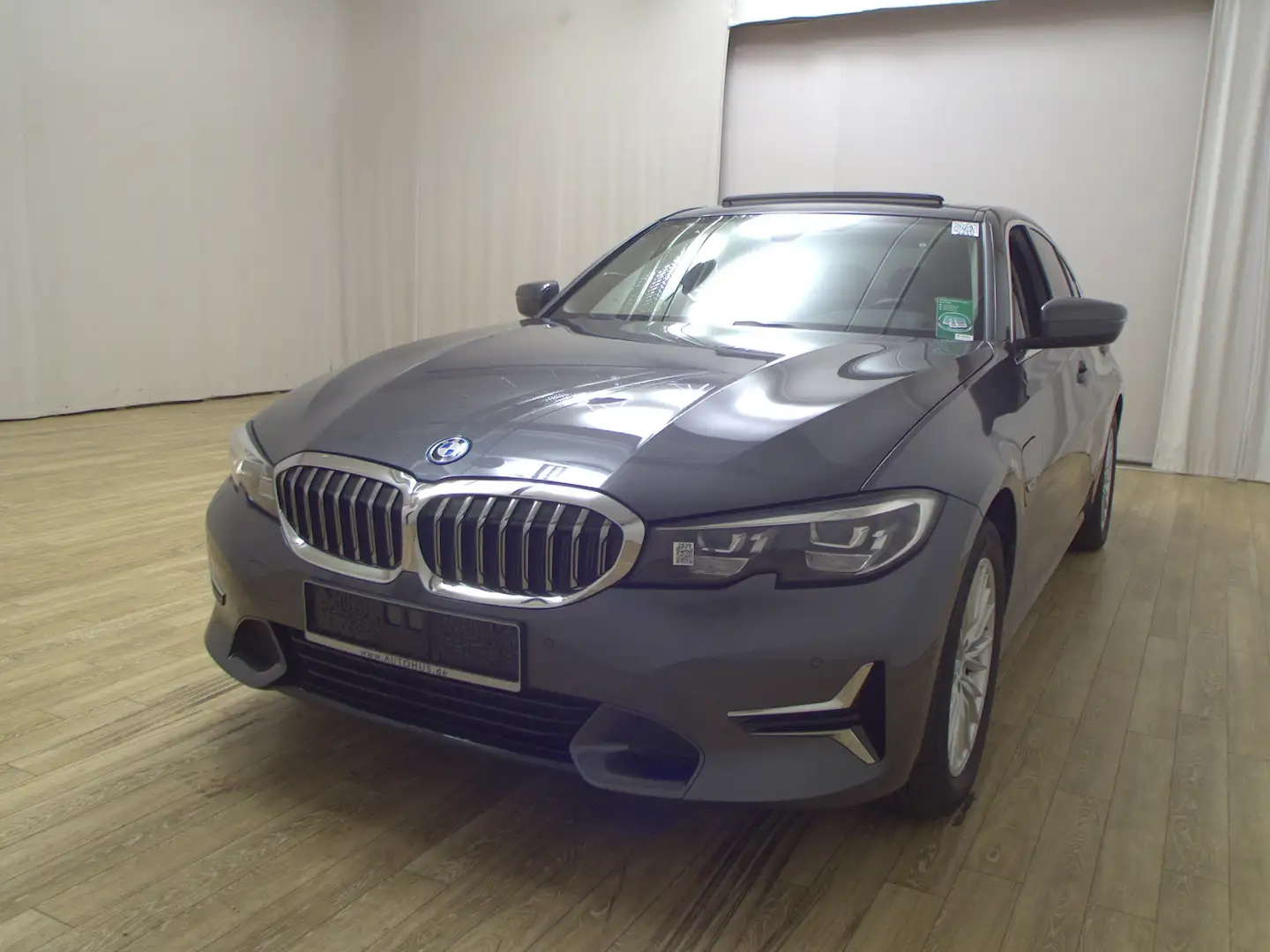 BMW 320 e Luxury-Line GSD Leder Navi LC Prof. Kamera Grau - 2