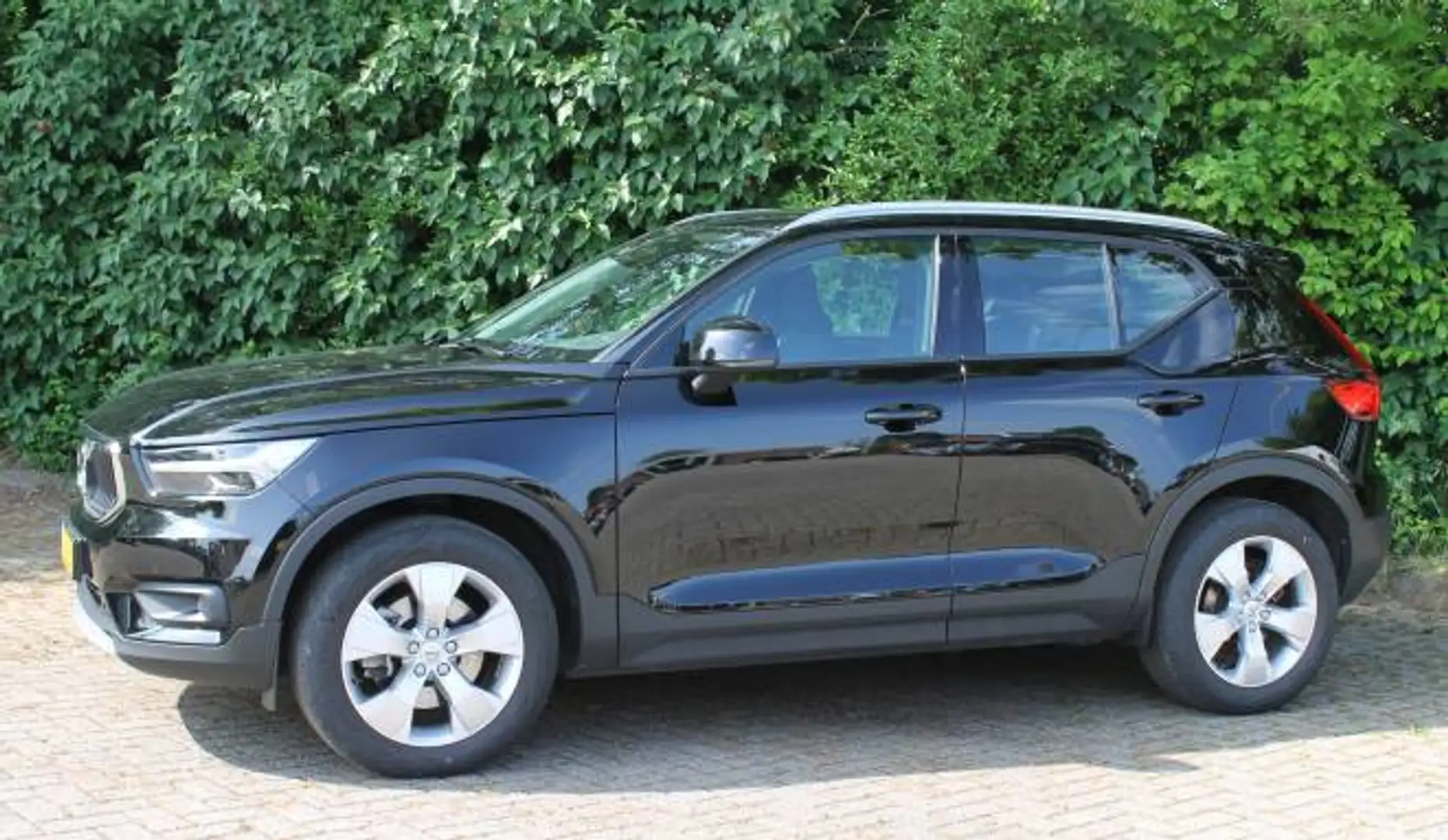 Volvo XC40 B4 197pk Geartronic Mild Hybrid Momentum Pro Noir - 2